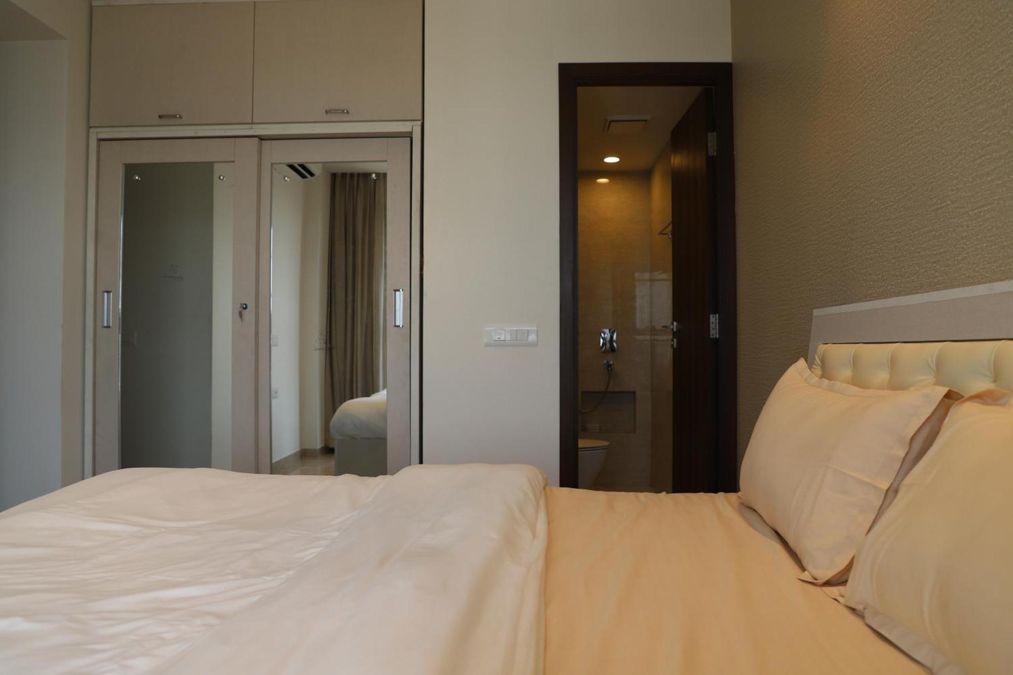 Zenia Luxury Suites And Serviced Apartments Mumbai Exterior photo